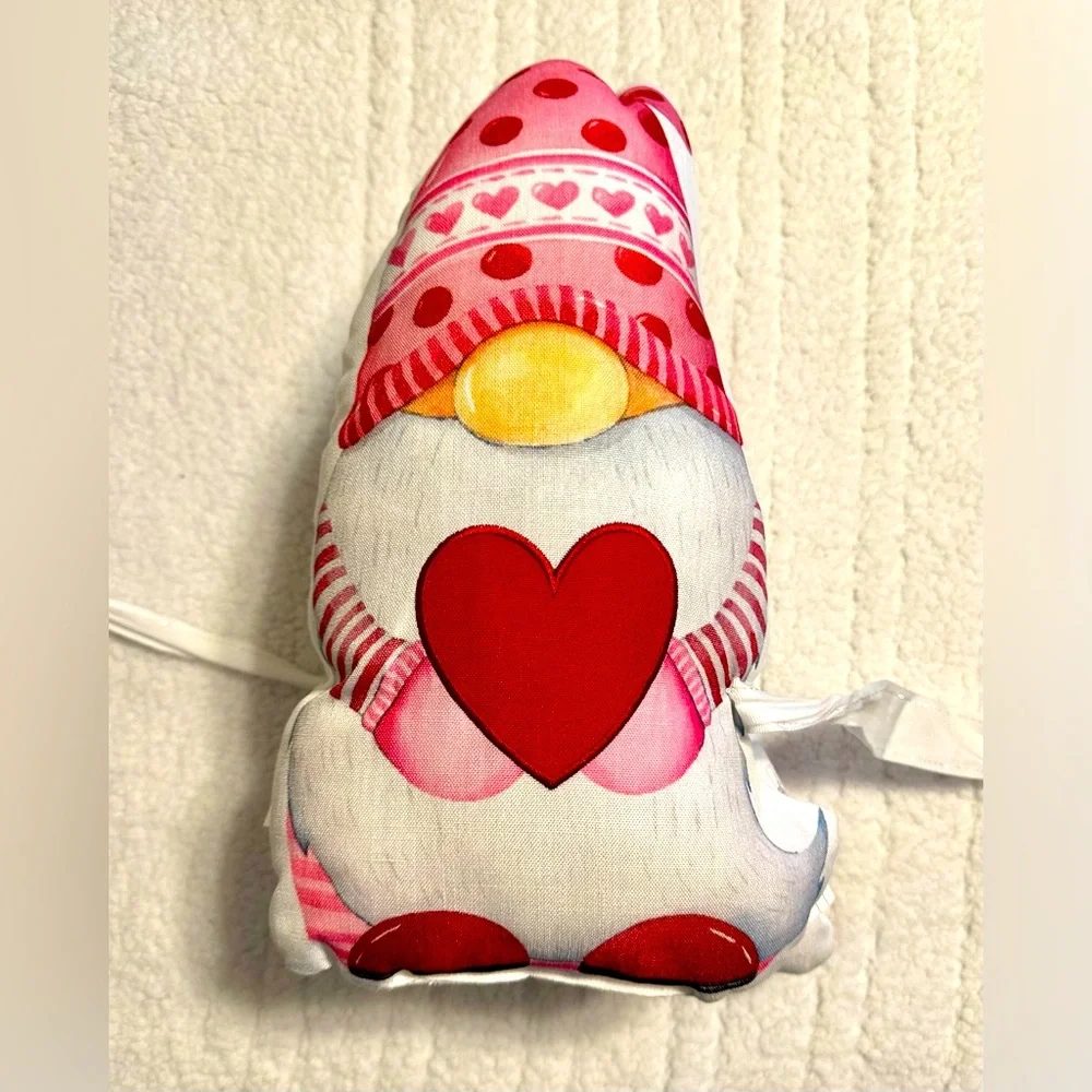 ❤️Gnomes💘2-Throw Pillows/for Valentine’s Day!💝 💌